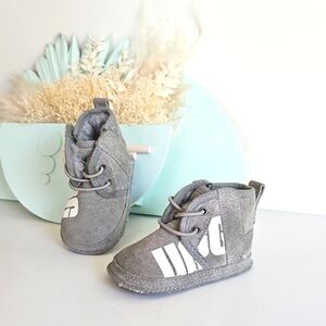 UGG Neumel Wool Suede Baby Boots White Logo Stuffie Gray Shoe Size 02/03